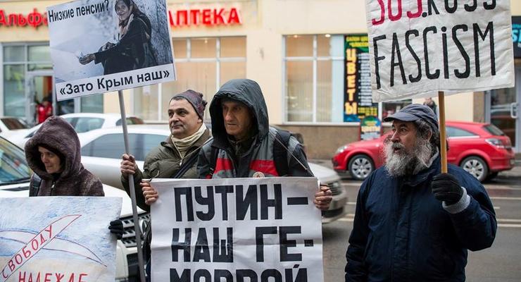 "Путин - наш геморрой". В Москве прошел пикет против политики Путина