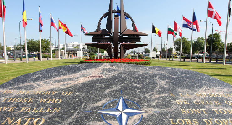 НАТО заявляет о "более глубоких" вторжениях ВВС России в воздух Европы
