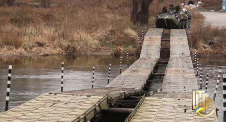 Военные АТО построили мост через Северский Донец