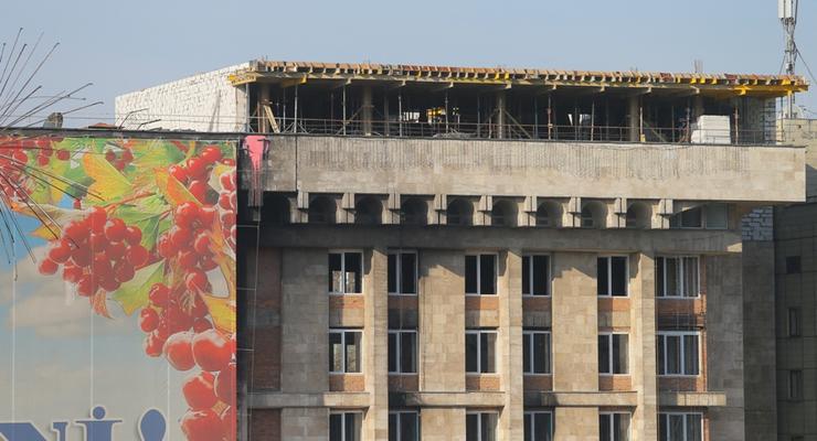 Скандал в киевском Доме Профсоюзов: на крыше построили новый этаж (фото)