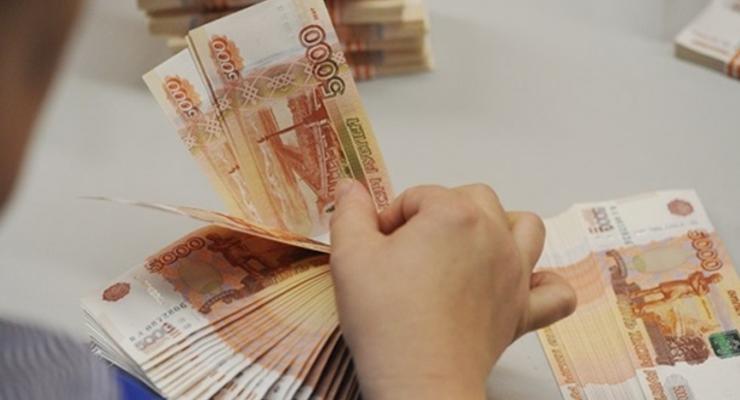 В России доллар приблизился к 45 рублям
