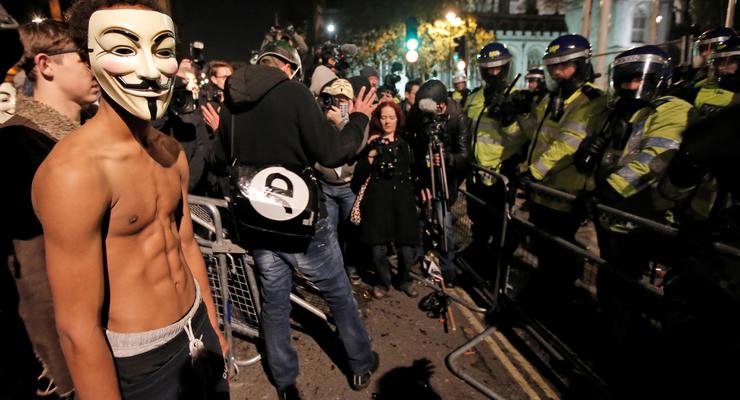 "Марш миллиона масок" в Лондоне закончился столкновениями с полицией