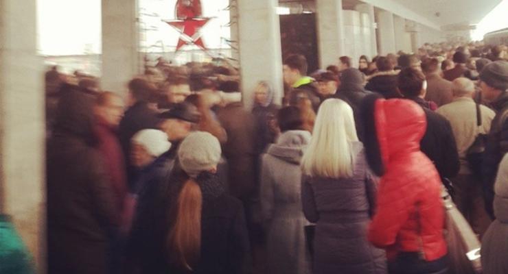 Утром в Киеве была парализована работа "красной" ветки метро