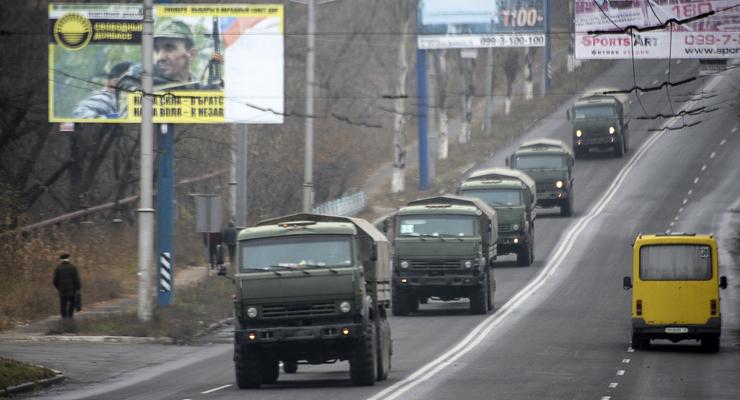 AP: В подконтрольных сепаратистам зонах Донбасса идут перемещения техники