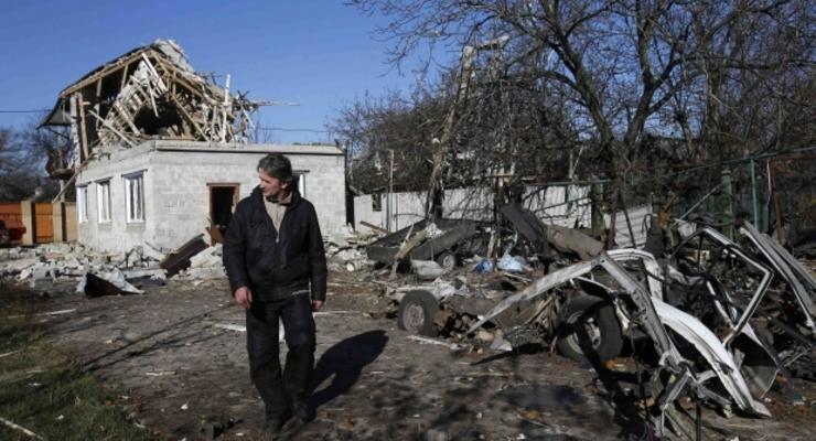 В Донецке утром вновь слышны залпы, повреждены жилые дома