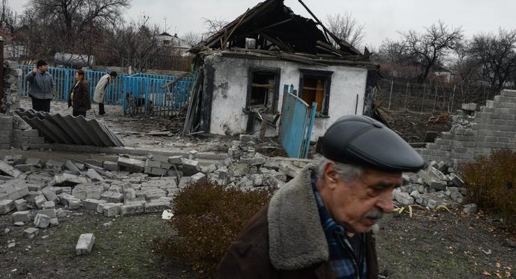 В Донецке слышны взрывы и залпы из тяжелого оружия
