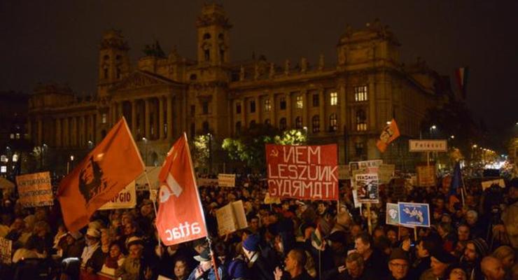 Венгры вышли на протест против коррупции, налогов и внешней политики страны