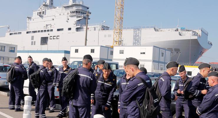 Российским морякам запретили подниматься на борт Мистраля - СМИ