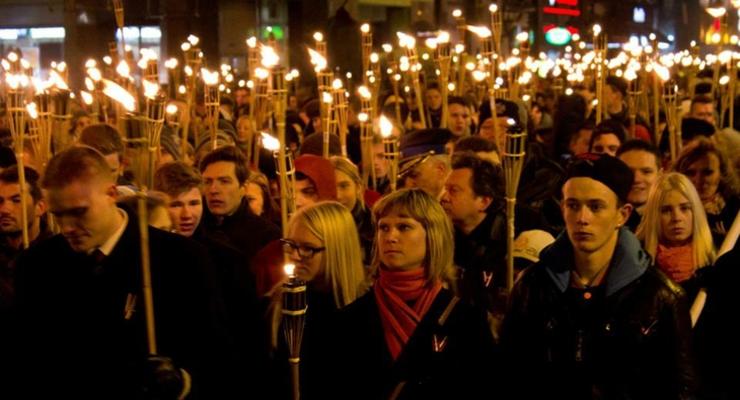 В Риге прошло факельное шествие