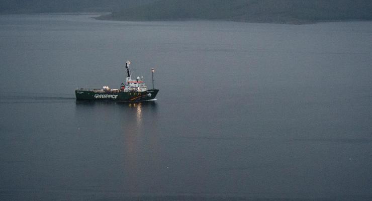 Власти Испании задержали судно экологов "Арктик Санрайз"