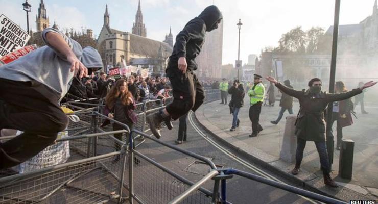 В Лондоне в ходе акции протеста студентов вспыхнули беспорядки