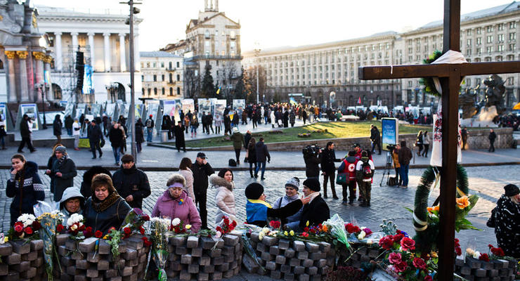 День в фото: годовщина Евромайдана и объятия Порошенко
