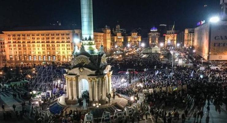 В годовщину Майдана в Киеве снова проходит вече