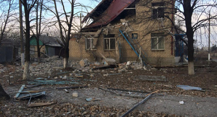 Ночной обстрел Дебальцево: ранены пять человек, разрушены дома