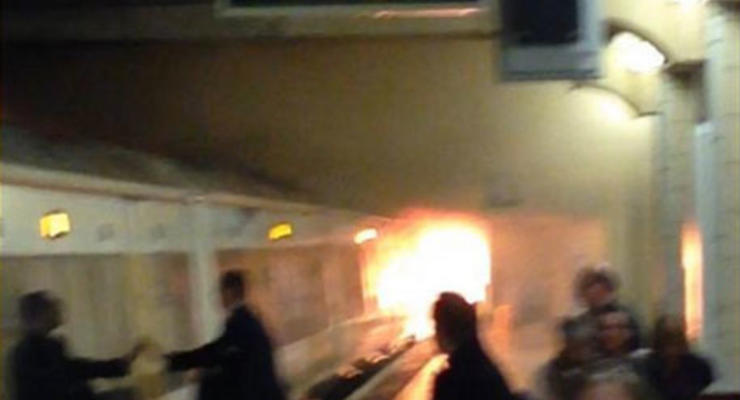 Поезд загорелся на станции метро в Лондоне