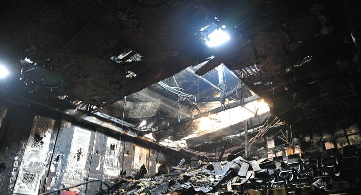 Киевлян приглашают расчищать сгоревший кинотеатр Жовтень