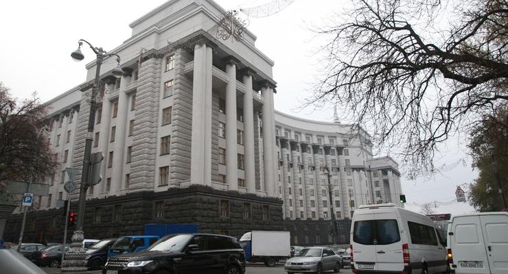 Украинских экс-чиновников оставили без льгот