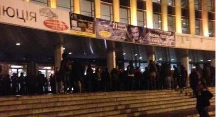 Выросло число пострадавших милиционеров на акции против концерта Ани Лорак