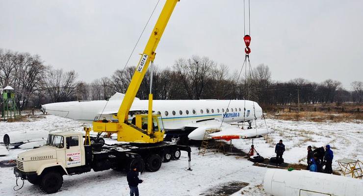 Перевозку самолета по улицам Киева перенесли на сутки