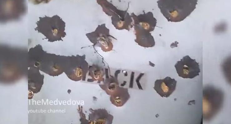 Боевики показали, как с легкостью прострелили "украинский" бронежилет