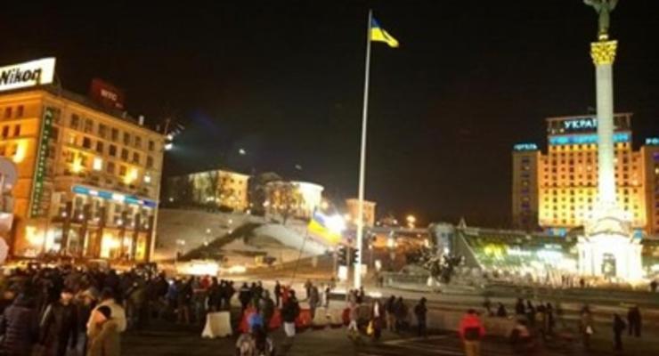 В Киеве люди в масках снова перекрыли Крещатик