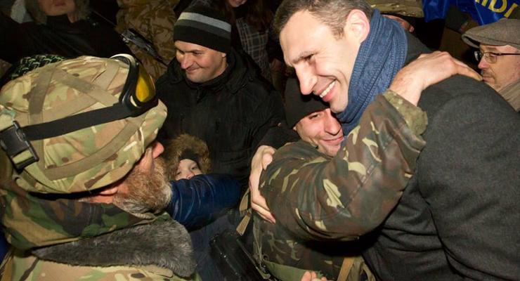 Кличко с киевлянами встретил бойцов из зоны АТО