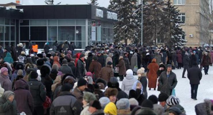 В Донецке выросли огромные очереди для оплаты коммунальных платежей