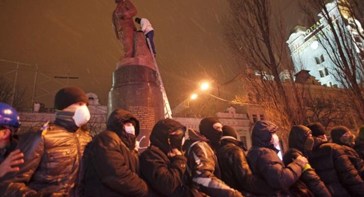 В Украине за год снесли более пятисот памятников Ленину