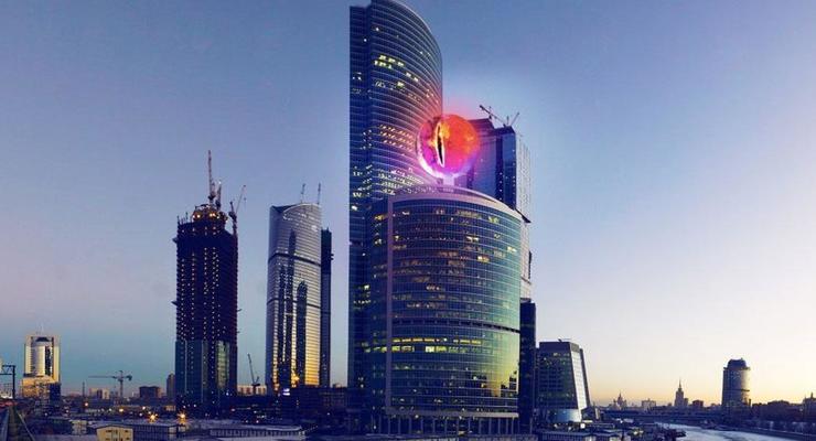 РПЦ назвала Око Саурона в Москве "демоническим символом"