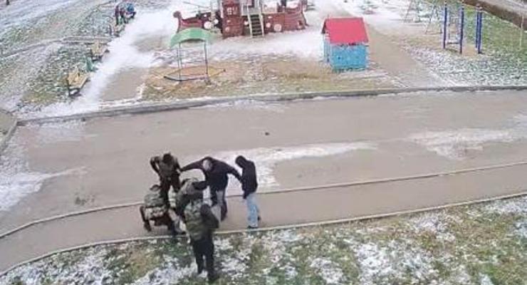 В России полицейский жестоко избил задержанного: видео обсуждают в соцсетях