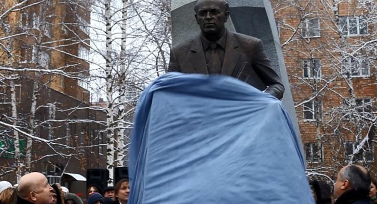 Памятник академику Сахарову открыт в Нижнем Новгороде