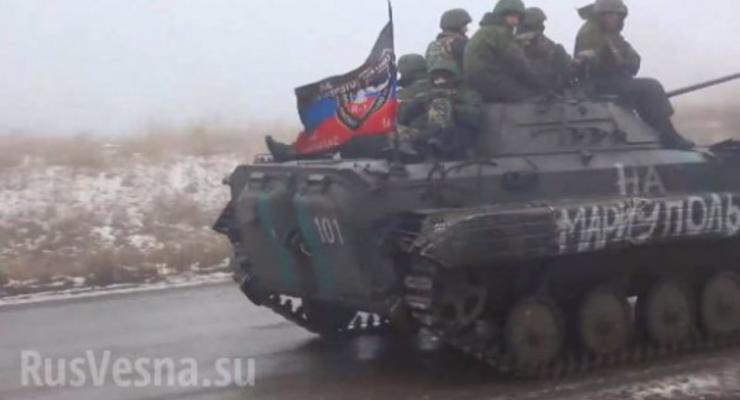 Итоги 12 декабря: боевики показали танки "на Мариуполь", а Кличко накричал на митингующего
