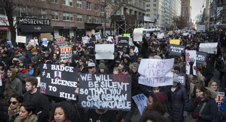В Нью-Йорке около 60 тысяч человек протестуют против произвола полиции