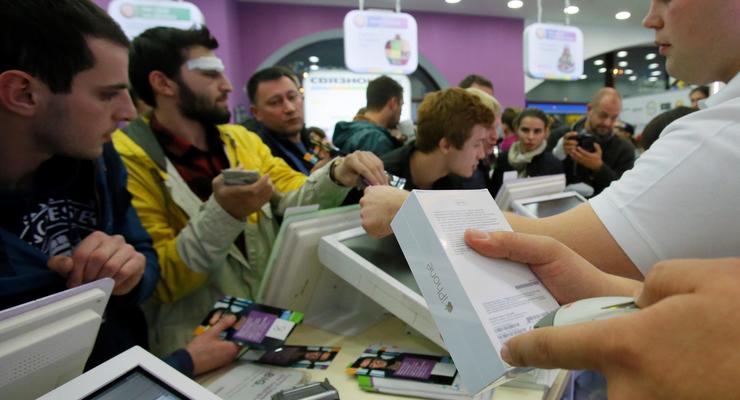 Россия стала шопинг-центром для иностранцев из-за обвала рубля - СМИ