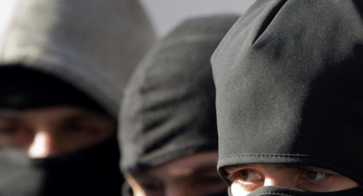 В Киеве люди в камуфляже и масках похитили мужчину