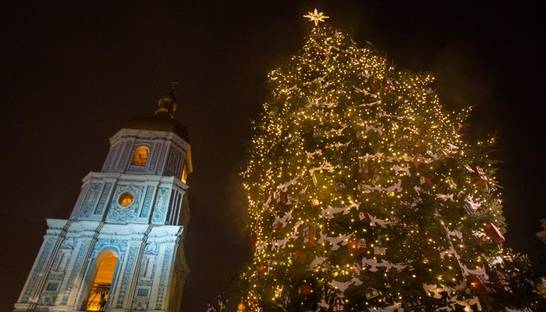 В Киеве торжественно зажгли главную елку страны