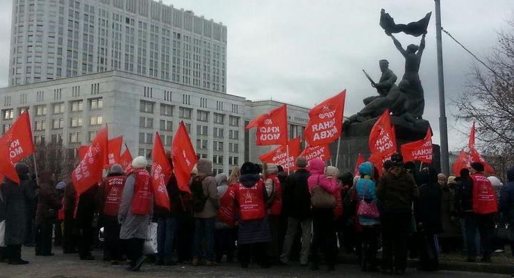 Московские коммунисты с кастрюлями требовали отставки Медведева