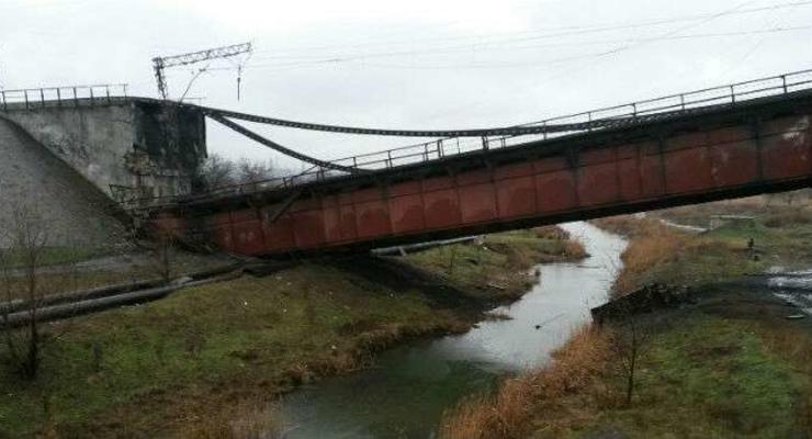 Подрыв моста в Мариуполе расценили как теракт