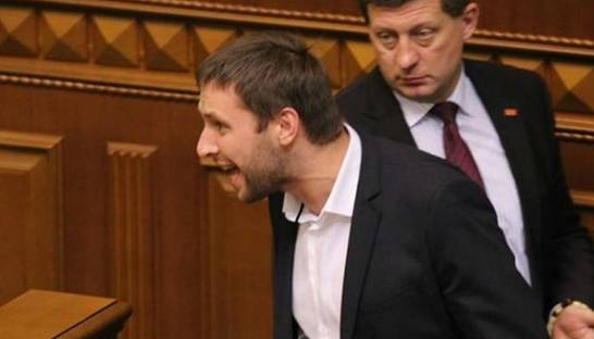 Нардеп Парасюк говорит, что ему разбили автомобиль