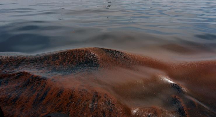 В Черное море разлилась нефть