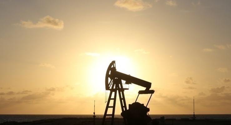Цены на нефть снизились на фоне роста запасов в США