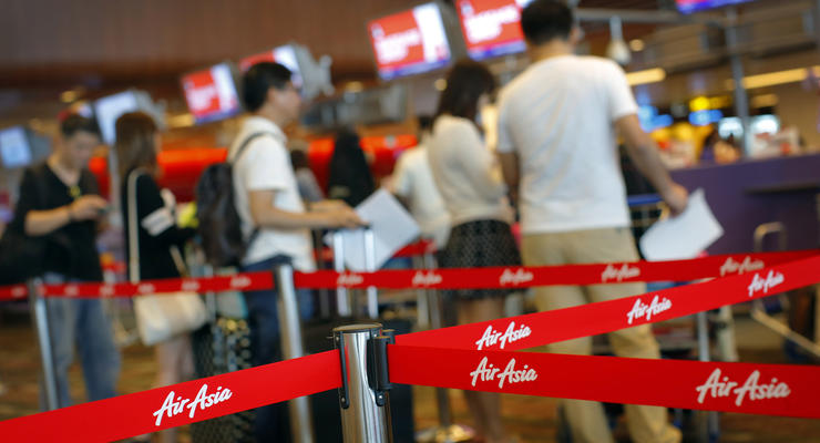 Поиски пропавшего авиалайнера Air Asia приостановлены