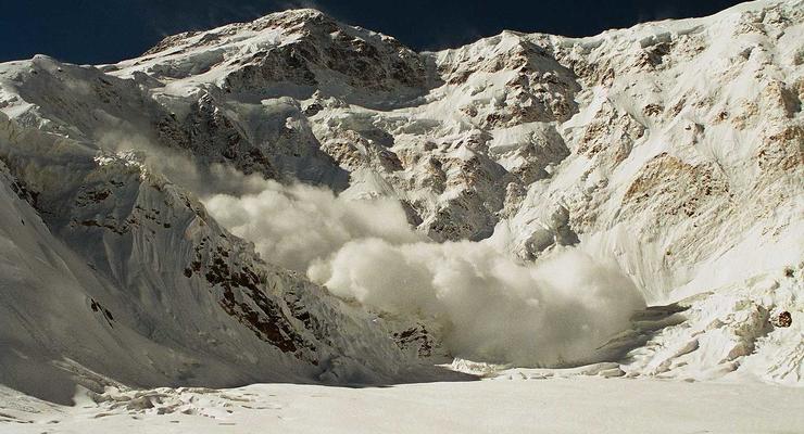 ГосЧС предупреждает о сходе лавин в Карпатах