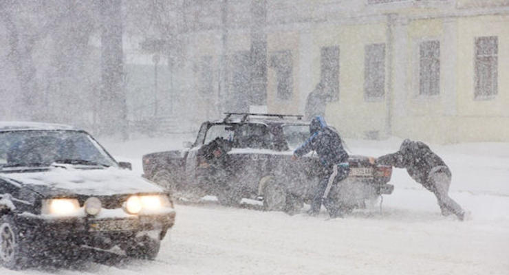 Спасатели перекрыли трасу Киев-Одесса из-за снегопада