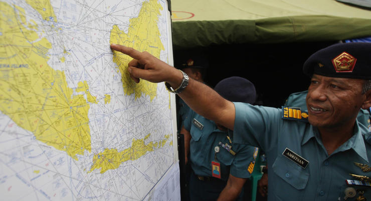 В Индонезии обнаружили 40 тел с исчезнувшего самолета AirAsia