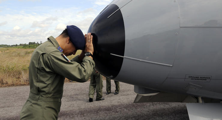 На дне моря найден корпус самолета AirAsia