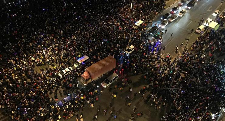 Число пострадавших в массовой давке в Шанхае достигло 48 человек