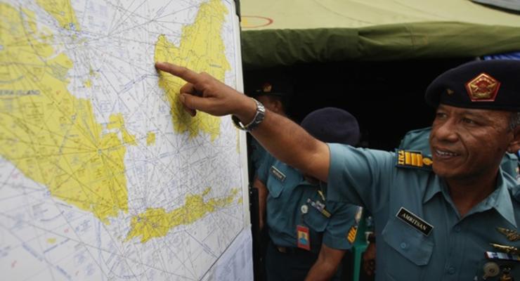 Спасатели возобновили операцию по поиску самолета AirAsia