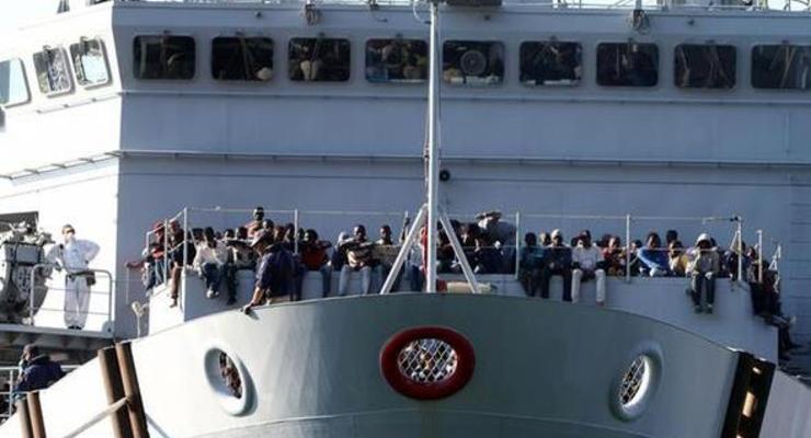 У берегов Италии обнаружено дрейфующее судно с беженцами