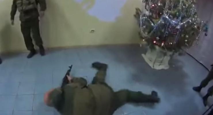 Танцы с автоматом под крики ребенка: боевики отмечали Новый год